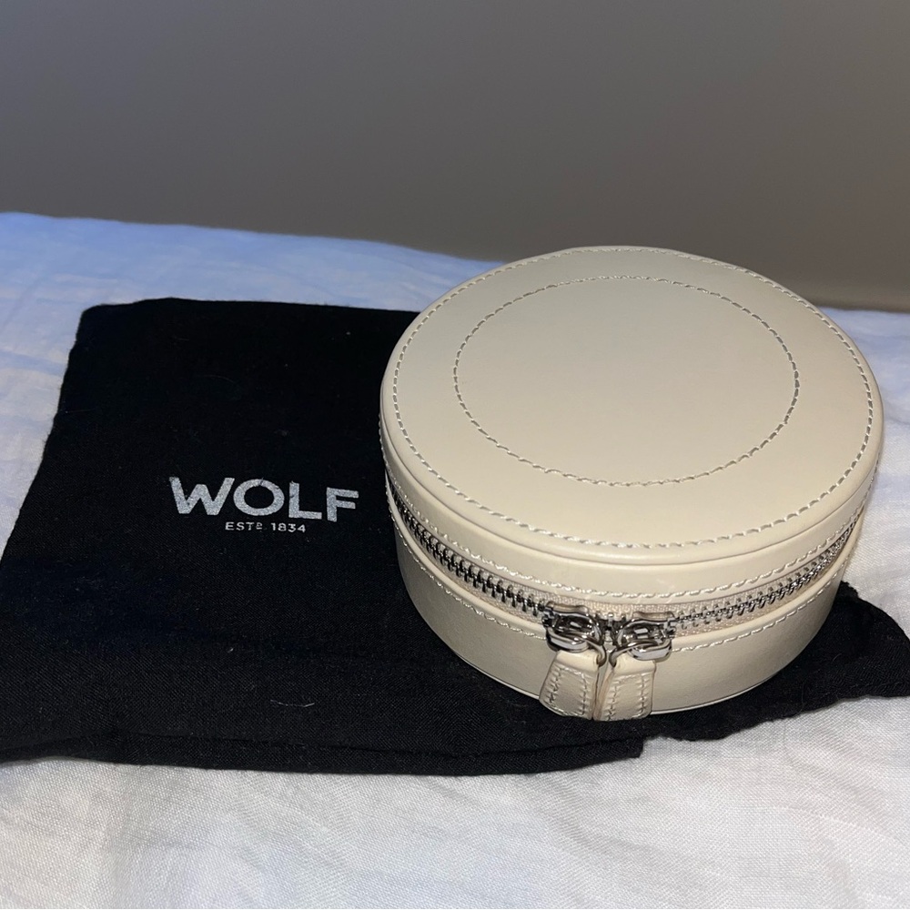 Wolf Sophia Round Zip Case Mink
